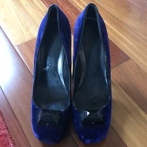 Te casan gaetanoperrone purple velvet pumps